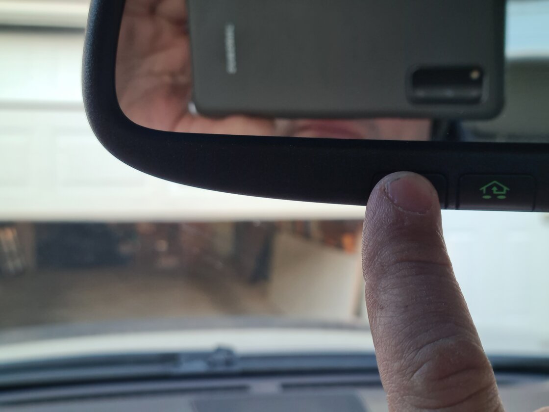 Let's activate the buttons on your car's mirror 